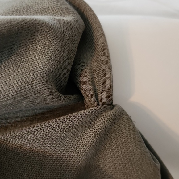 MmMmMm Green V-Neck Top - Picture 3 of 6